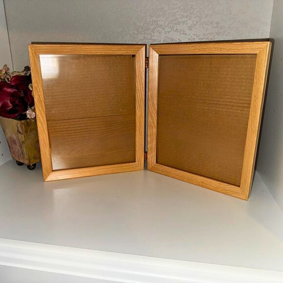 Vintage Oak Double Picture Frame – Folding Hinged Display with Velvet Back, 8x10 - Picture 10 of 10